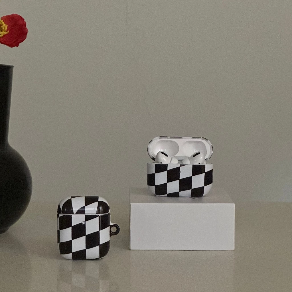 HardCover Airpods Case Checkered Design (1)
