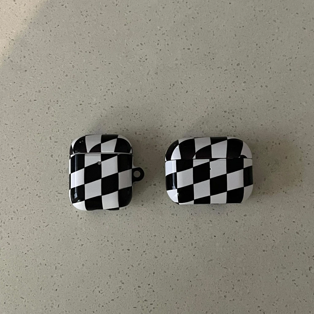HardCover Airpods Case Checkered Design (2)
